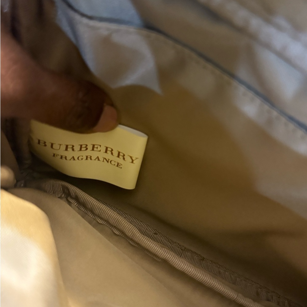 Burberry Fragrance Travel Bag - Picture 4 of 8